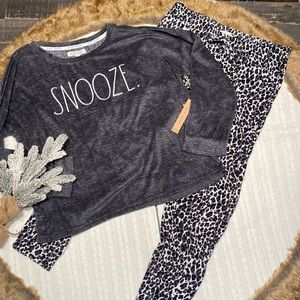 RAE DUNN 2pc WOMENS PAJAMA “SNOOZE”